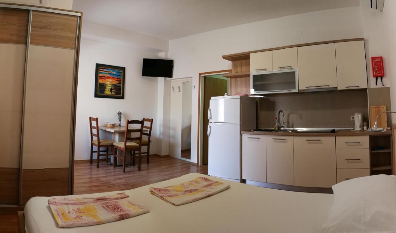 Apartments Zdenka Starigrad Paklenica Εξωτερικό φωτογραφία