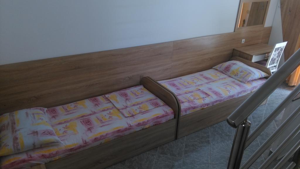 Apartments Zdenka Starigrad Paklenica Εξωτερικό φωτογραφία