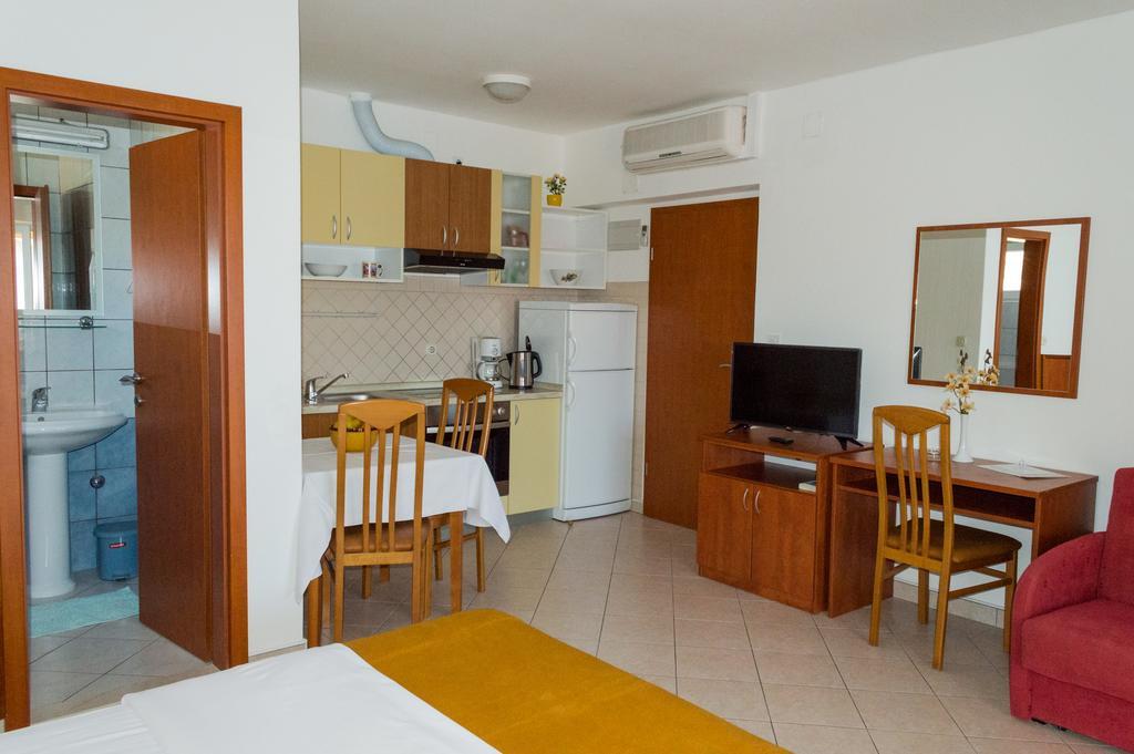 Apartments Zdenka Starigrad Paklenica Εξωτερικό φωτογραφία